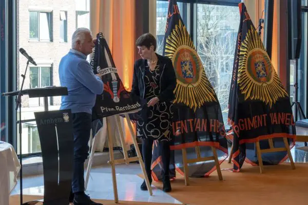 Naambord onthulling Jeffrey