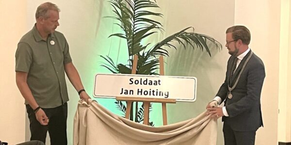 Onthulling naambord Jan